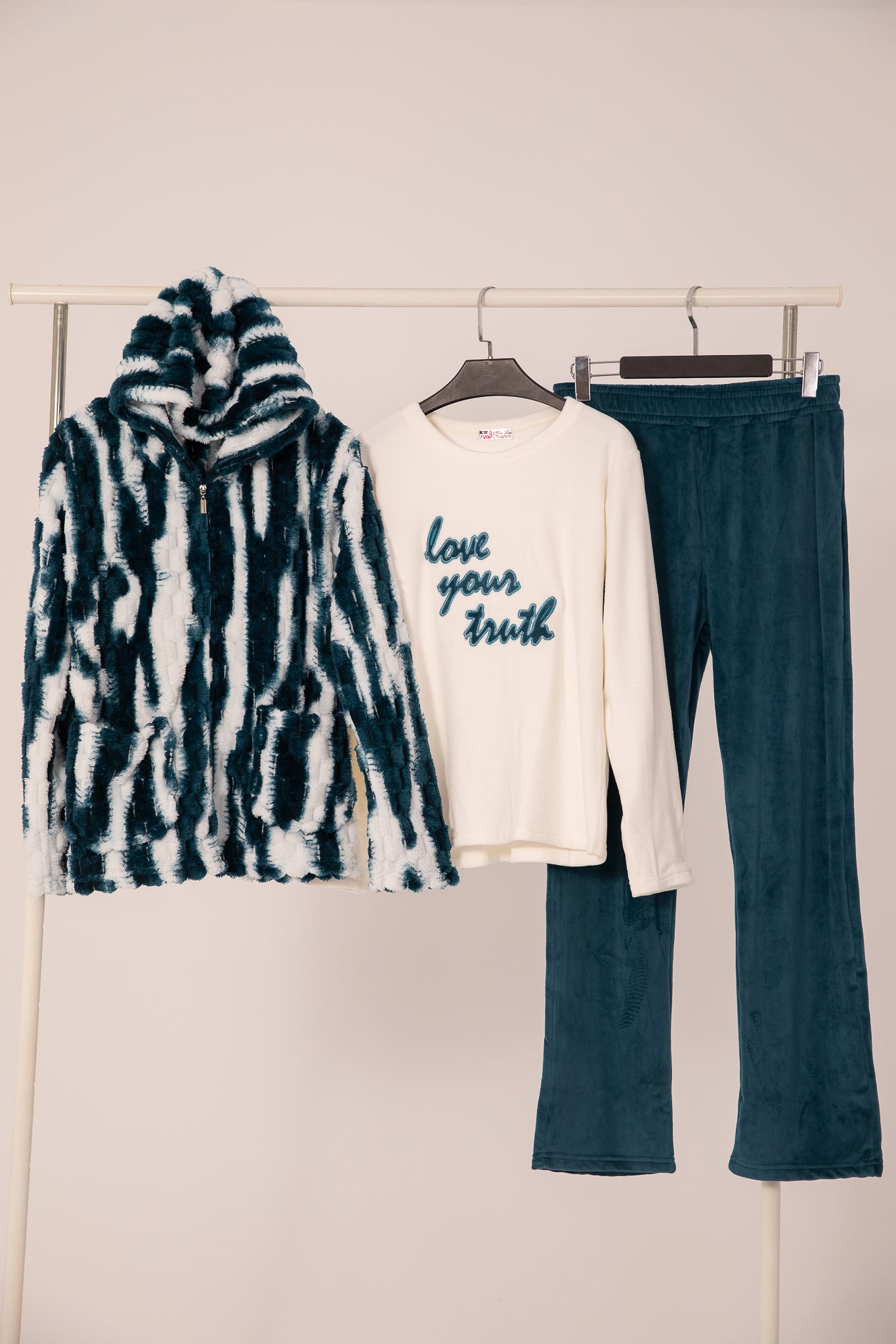 Velvet Pajama 3 pc 9076