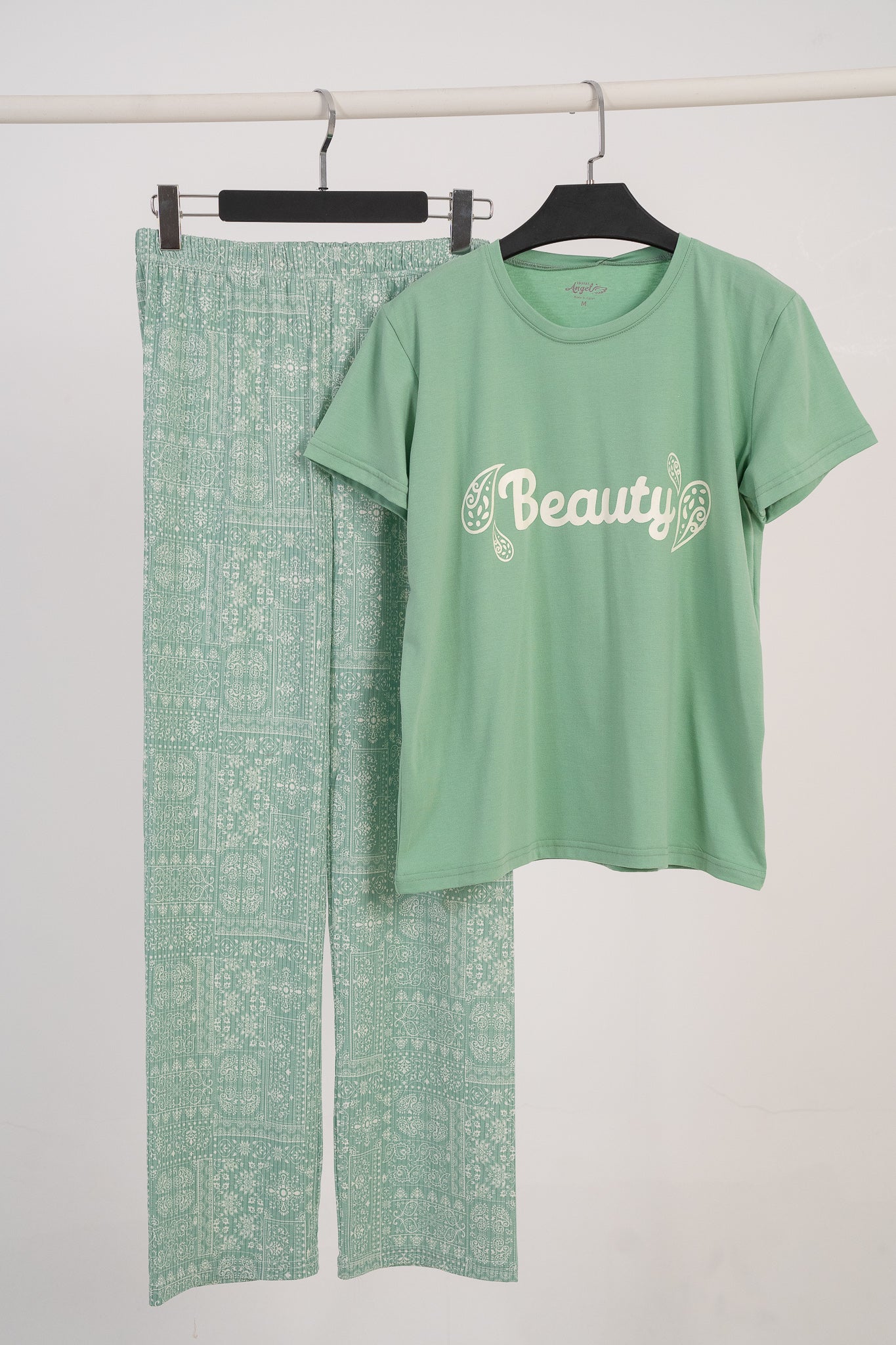 Pajama Beauty 663